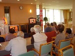 ケアハウスのカラオケ大会　喉自慢〜♪